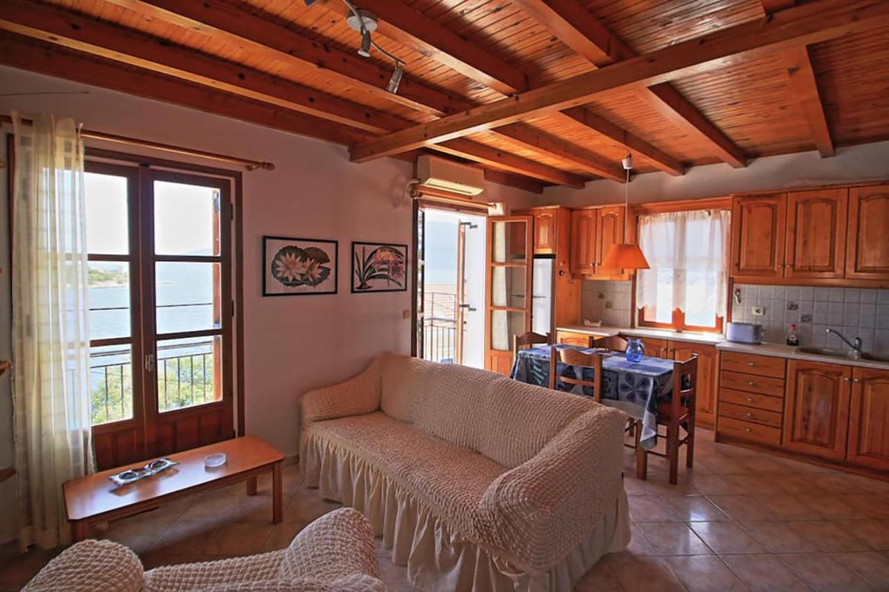 Sonia'S Apartment In Fiscardo Waterfront Fiskardo Buitenkant foto